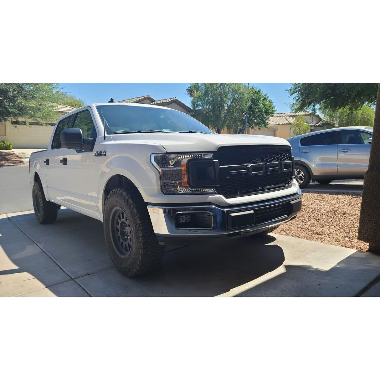 2018-2020 Ford F150 - Raptor Style Grille With 2 Side lights