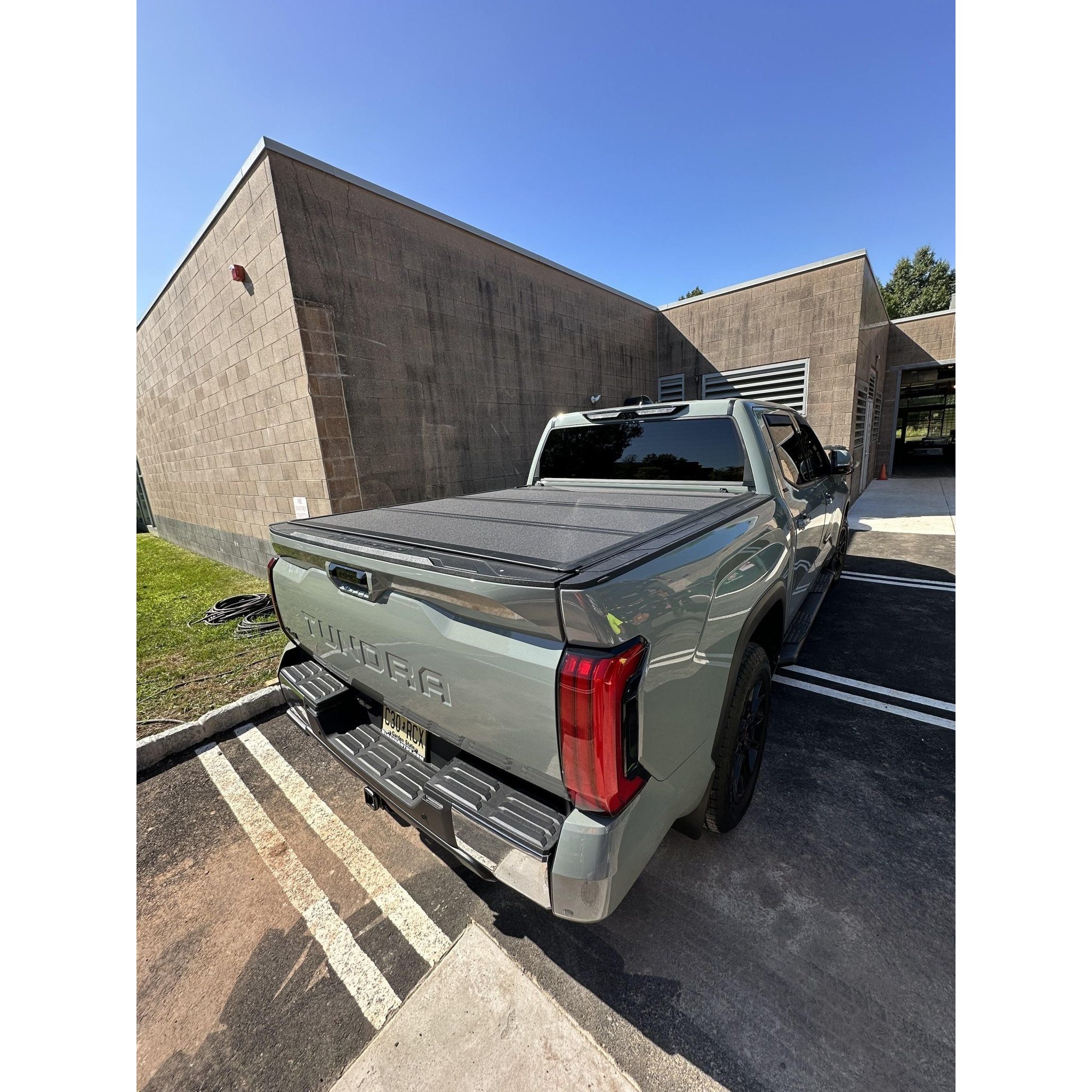 2022+ Toyota Tundra 5.5 Foot Bed - Bakflip MX4 Tonneau Cover