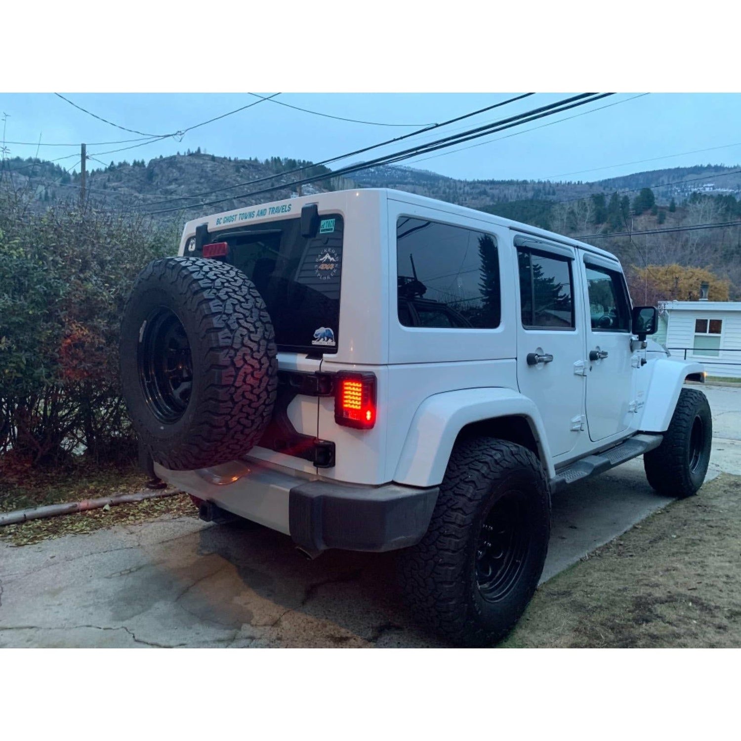 Smittybilt 2843 Pivot HD Oversize Tire Carrier for 2007-2018 Jeep Wrangler JK | Black - Truck Accessories Guy